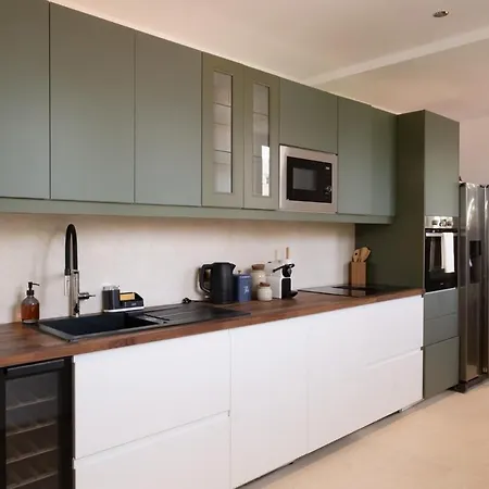Spacious Designer Duplex 9 Guests Fully Renovated شقة
