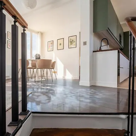 Spacious Designer Duplex 9 Guests Fully Renovated *
