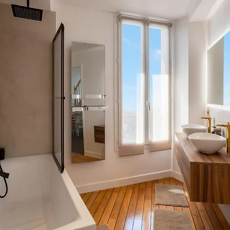 Spacious Designer Duplex 9 Guests Fully Renovated *