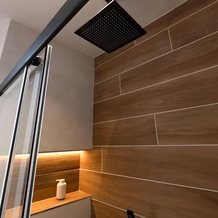 Spacious Designer Duplex 9 Guests Fully Renovated شقة *