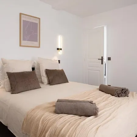 Spacious Designer Duplex 9 Guests Fully Renovated