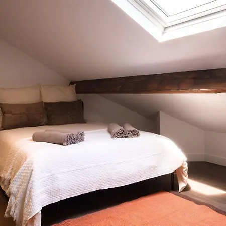 Spacious Designer Duplex 9 Guests Fully Renovated Apartament